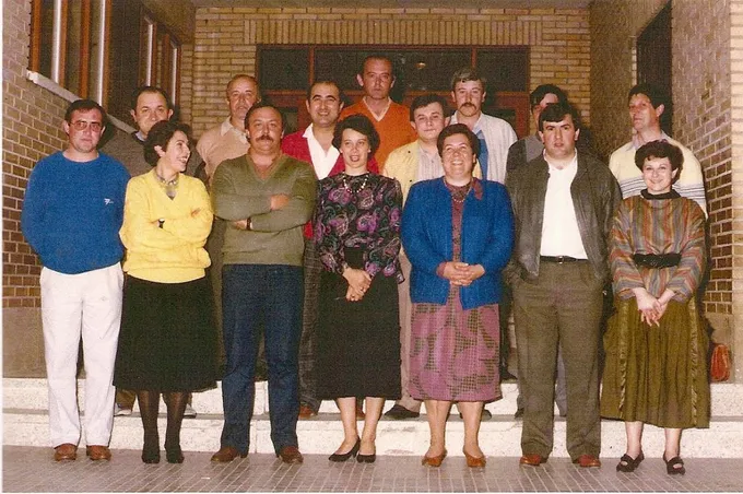 Retrato de grupo de la primera junta directiva de la Asociación Cultural Arcángel San Miguel